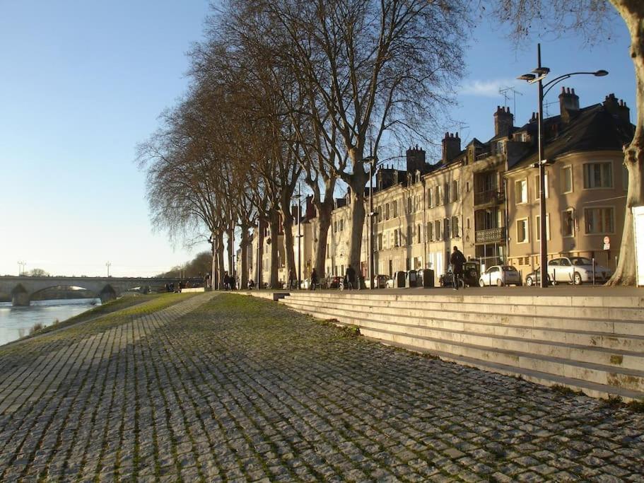 Appart Gite Les Oiseaux- Face Loire Quai Du Chatelet Orléans Exterior foto